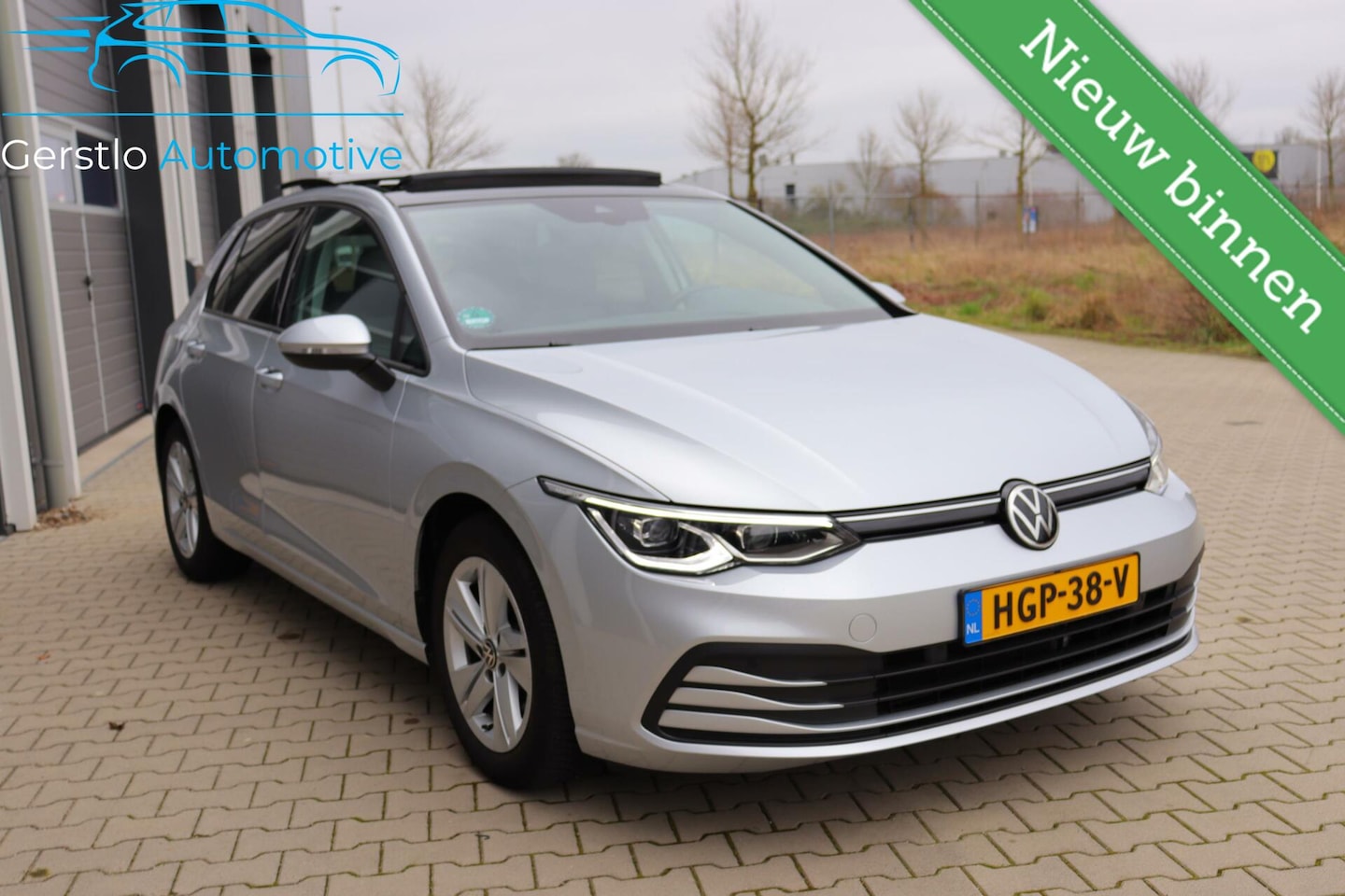 Volkswagen Golf - 1.5 eTSI PANO 16" Keyless Go ACC - AutoWereld.nl