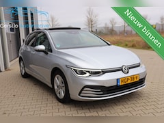 Volkswagen Golf - 1.5 eTSI PANO 16" Keyless Go ACC