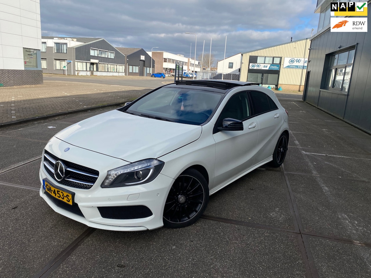 Mercedes-Benz A-klasse - 180 Ambition/AMG pakket/automaat/nap/3e EIG/dealeronderhouden/1jaar apk/navi/pano/volle op - AutoWereld.nl