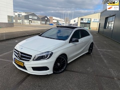 Mercedes-Benz A-klasse - 180 Ambition/AMG pakket/automaat/nap/3e EIG/dealeronderhouden/1jaar apk/navi/pano/volle op