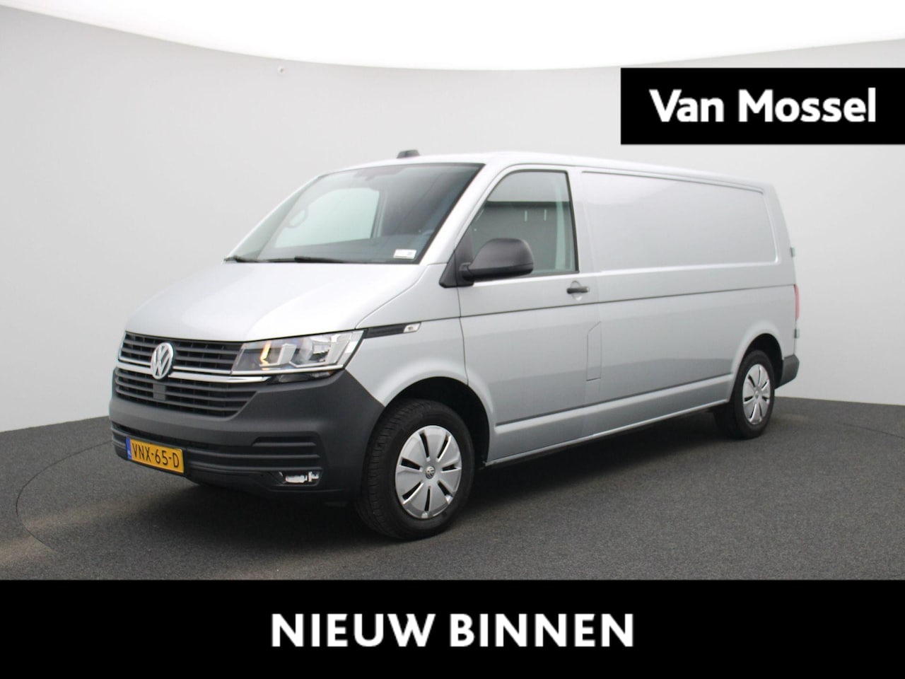 Volkswagen Transporter - 2.0 TDI L2H1 Comfortline | Radio | Airco | Trekhaak | Cruise control | Navigatie | App-con - AutoWereld.nl