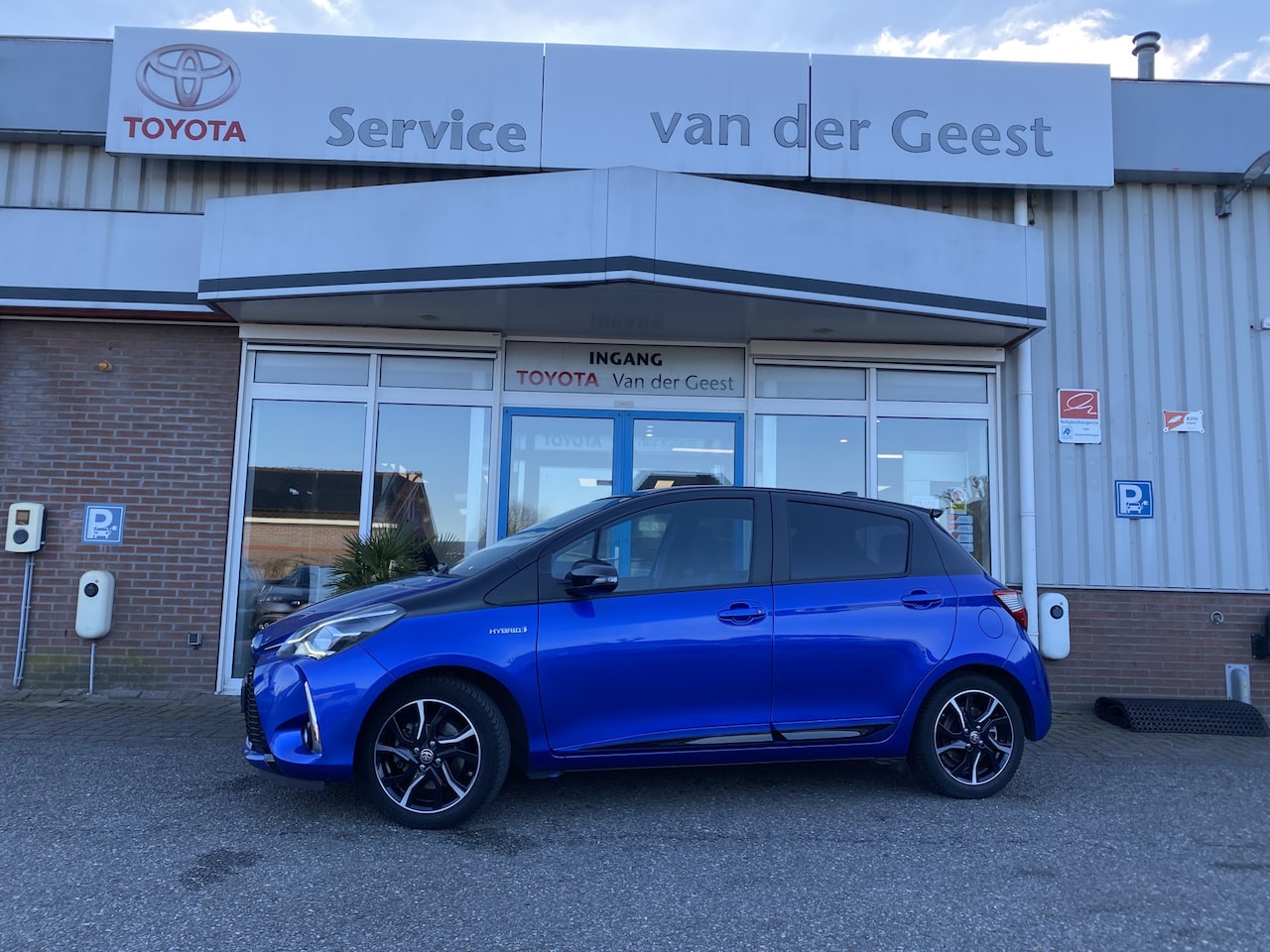 Toyota Yaris - 1.5 Hybrid Bi-Tone Plus 1.5 Hybrid Bi-Tone Plus - AutoWereld.nl