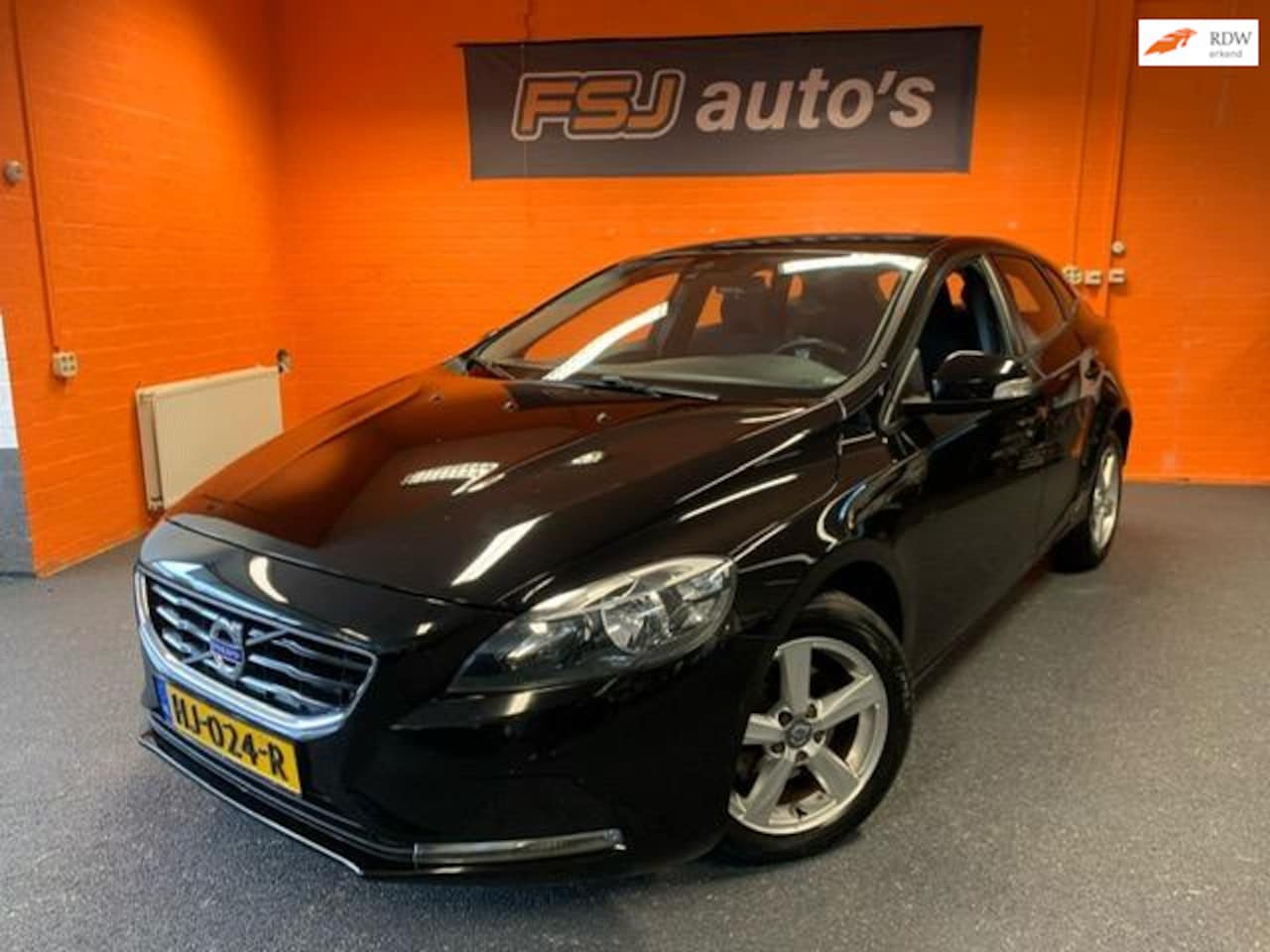 Volvo V40 - 2.0 D2 Momentum Business / Xenon / Navi - AutoWereld.nl