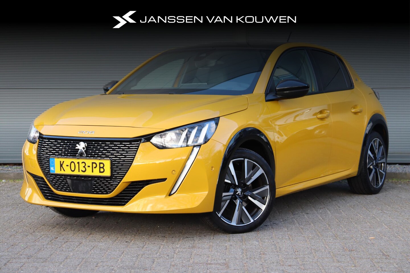 Peugeot 208 - 1.2 PureTech GT Panoramadak Draadloze Telefoonlader Achteruitrijcamera - AutoWereld.nl