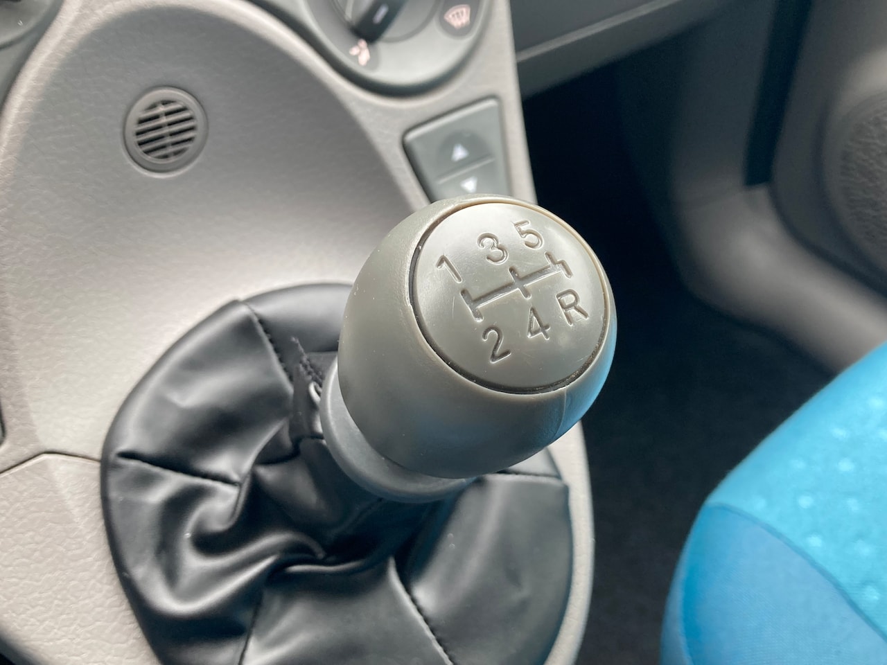 Fiat Panda - 1.2 Sportsound 5-drs Airco Nieuwe Banden en Distributie!