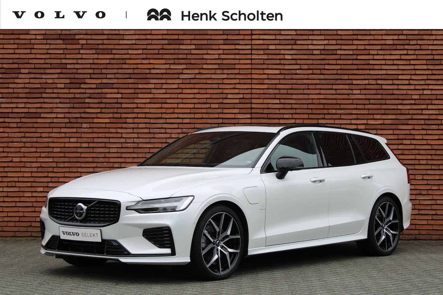 Volvo V60 - T6 Recharge AWD 350PK Plus Dark | Bowers & Wilkins Audiosysteem | 20" Lichtmetalen velgen - AutoWereld.nl