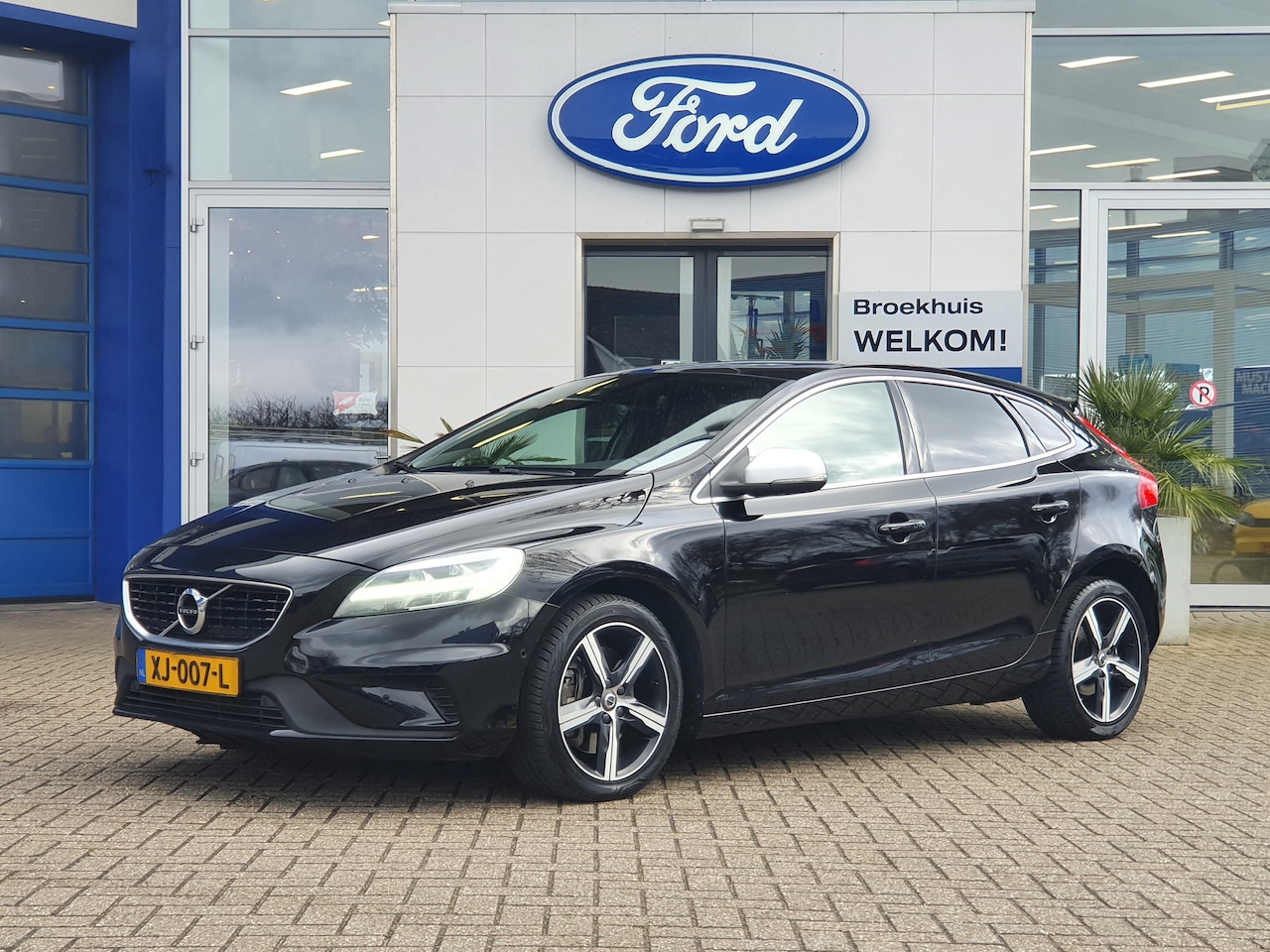 Volvo V40 - 1.5 T3 Polar+ Sport | cruise control | panoramadak | voorstoelen verwarmd - AutoWereld.nl