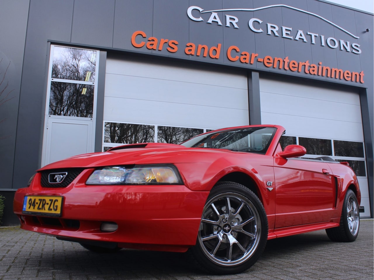 Ford Mustang Convertible - USA 4.6 V8 35th Anniversary Torch Red - AutoWereld.nl