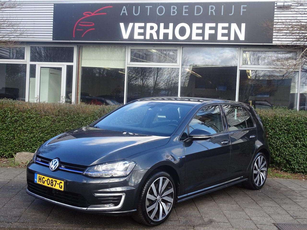 Volkswagen Golf - 1.4 TSI GTE - XENON - NAVIGATIE - STOELVERWARMING - DEALER ONDERHOUDEN - MULTI STUUR - AutoWereld.nl