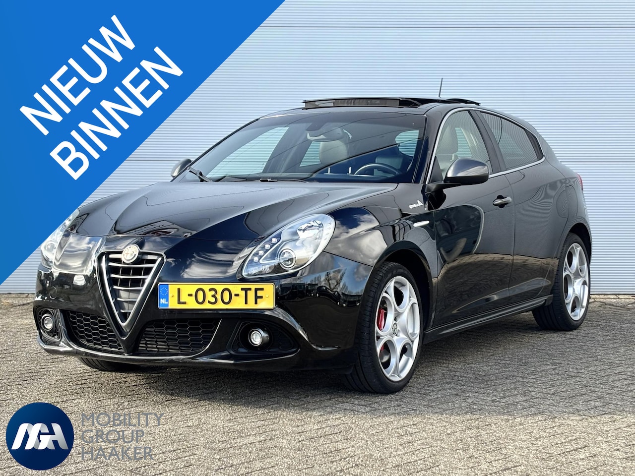 Alfa Romeo Giulietta - 1.4 T Exclusive I Automaat I Schuif-Kanteldak I Navigatie I Lederen Bekleding - AutoWereld.nl