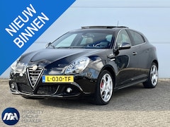 Alfa Romeo Giulietta - 1.4 T Exclusive I Automaat I Schuif-Kanteldak I Navigatie I Lederen Bekleding