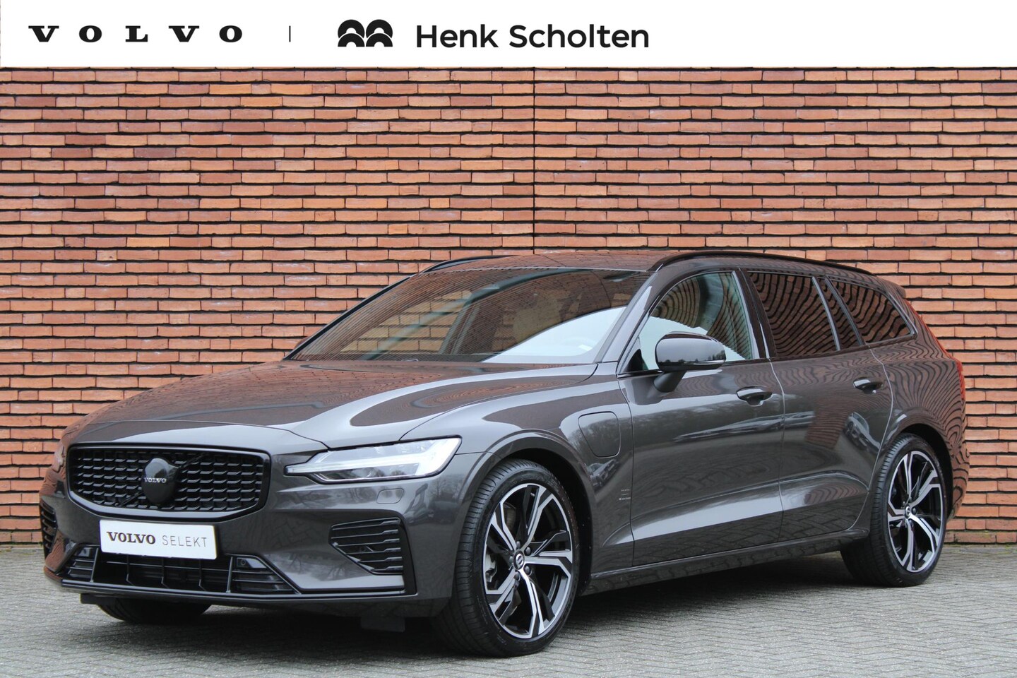 Volvo V60 - T6 Plug-in hybrid AWD Ultra Dark | lichtmetalen velgen 19'' | Voorstoelen met Massage func - AutoWereld.nl