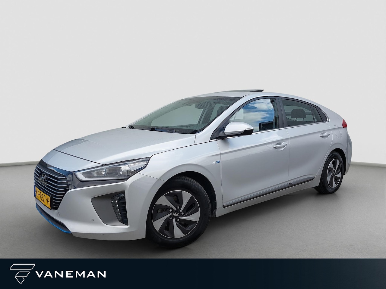 Hyundai IONIQ - 1.6 GDi First Edition | Climate Control | Cruise Control | Navigatie | Leder | Schuifdak | - AutoWereld.nl