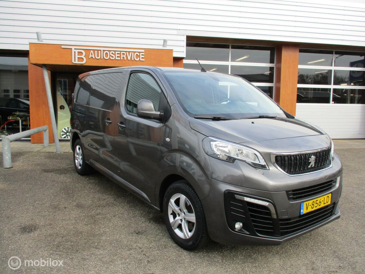 Peugeot Expert - Bestel 231L 2.0 BlueHDI 120 Premium Pack - AutoWereld.nl