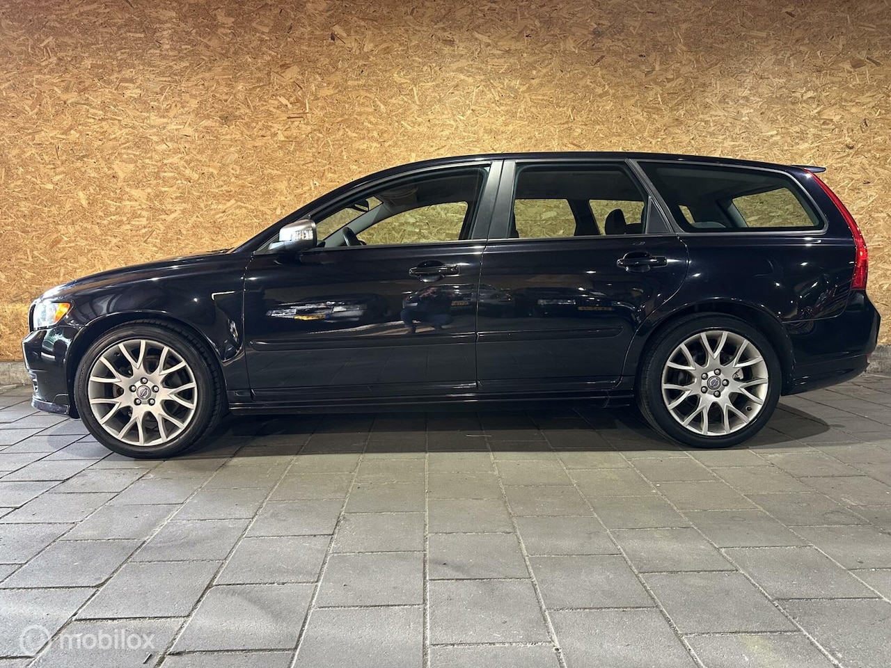 Volvo V50 - 2.4i 170pk R-design - stoelverw. - xenon - navi - AutoWereld.nl