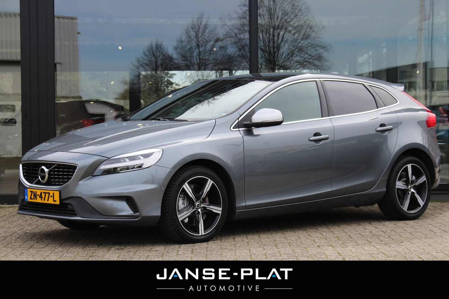 Volvo V40 - 1.5 T3 Polar+ Sport | Pano | Stoelverwarming | - AutoWereld.nl