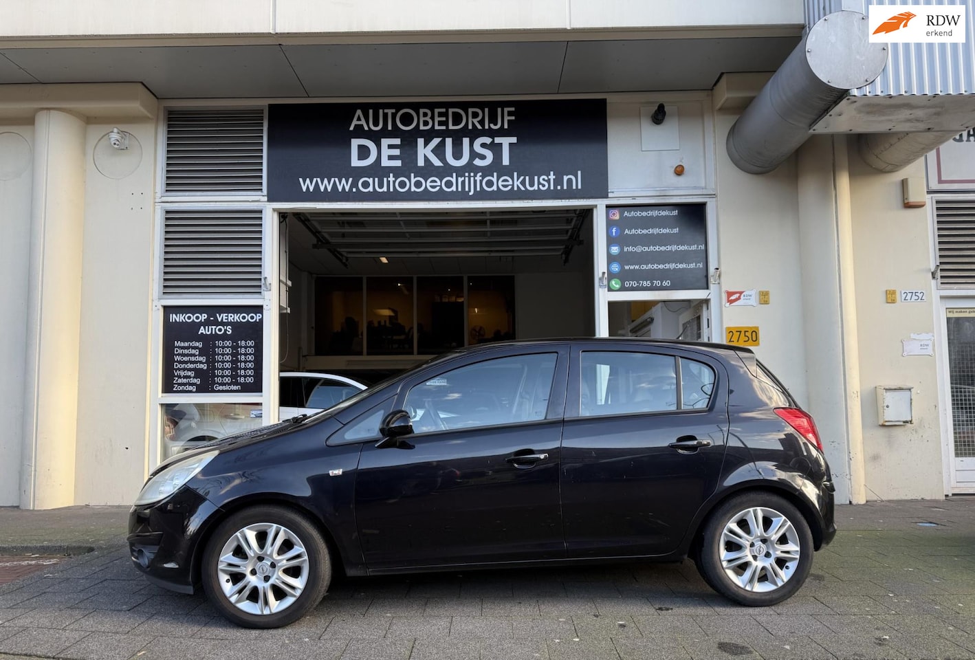 Opel Corsa - 1.4-16V Cosmo 2009 5-Drs Zwart - AutoWereld.nl