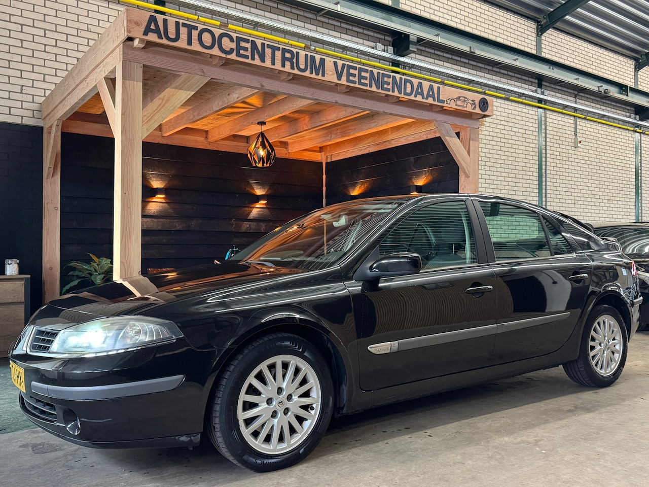 Renault Laguna - 2.0-16V Tech Line APK XENON/KEYLESS/CRUISE/NAVI - AutoWereld.nl