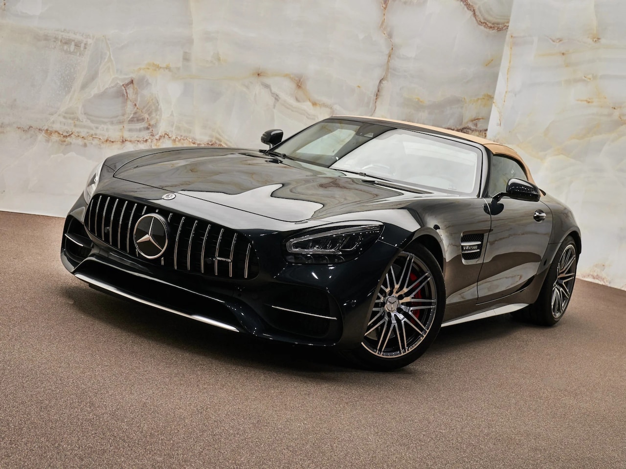 Mercedes-Benz AMG GT Roadster - 4.0 C Premium AMG GT/C 557 pk, Kleur zwart(metallic). Het Laatste model met de digitale tellers, speciaa - AutoWereld.nl