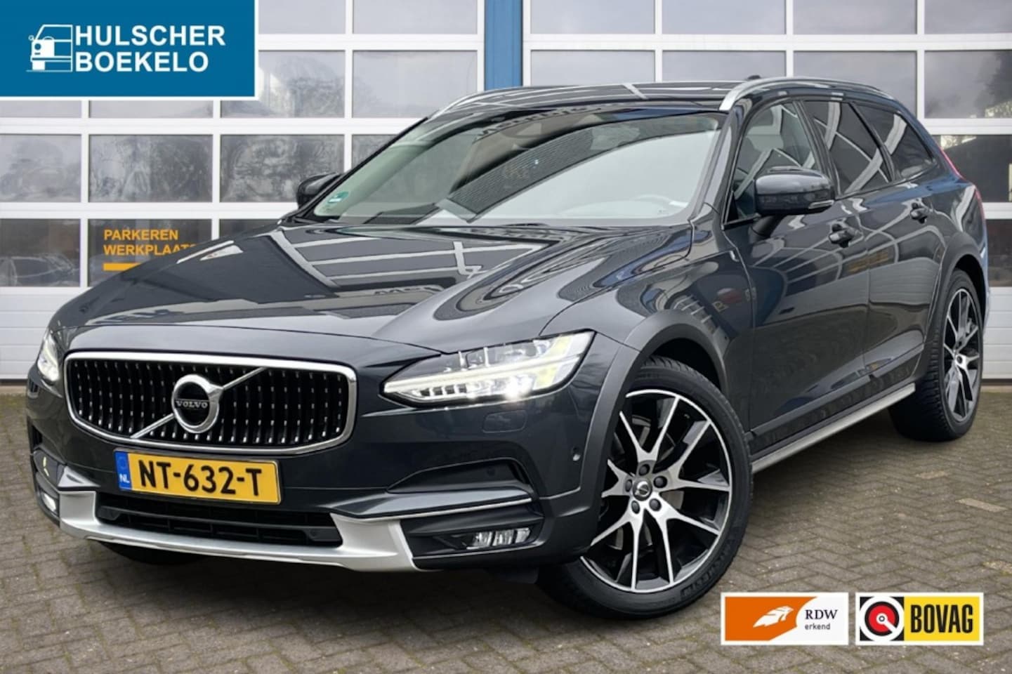 Volvo V90 - 2.0 T5 PRO     Panorama dak / originele trekhaak / massage stoel - AutoWereld.nl