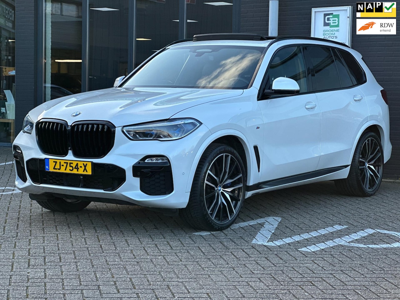 BMW X5 - XDrive40i High Executive/PANO/CAMERA/M-PAKKET/NL-AUTO NAP!! - AutoWereld.nl