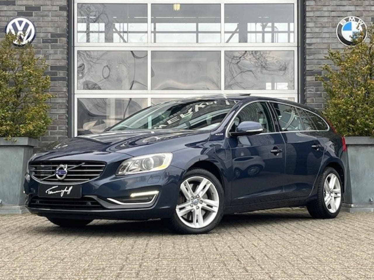 Volvo V60 - 2.4 D6 AWD SUMMUM AUT. LEDER - SCHUIFDAK - TREKH. - AutoWereld.nl