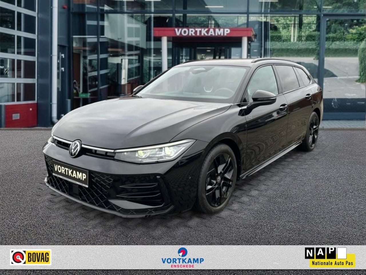 Volkswagen Passat Variant - 2.0 TDI DSG R-LINE TREKHAAK/CAMERA/ACC/CARPLAY/NAVI/STOELVERW - AutoWereld.nl