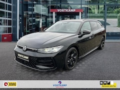 Volkswagen Passat Variant - 2.0 TDI DSG R-LINE TREKHAAK/CAMERA/ACC/CARPLAY/NAVI/STOELVERW