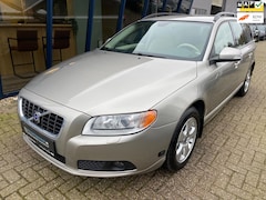 Volvo V70 - 2.5T Momentum Automaat H.LEER / XENON / TREKHAAK