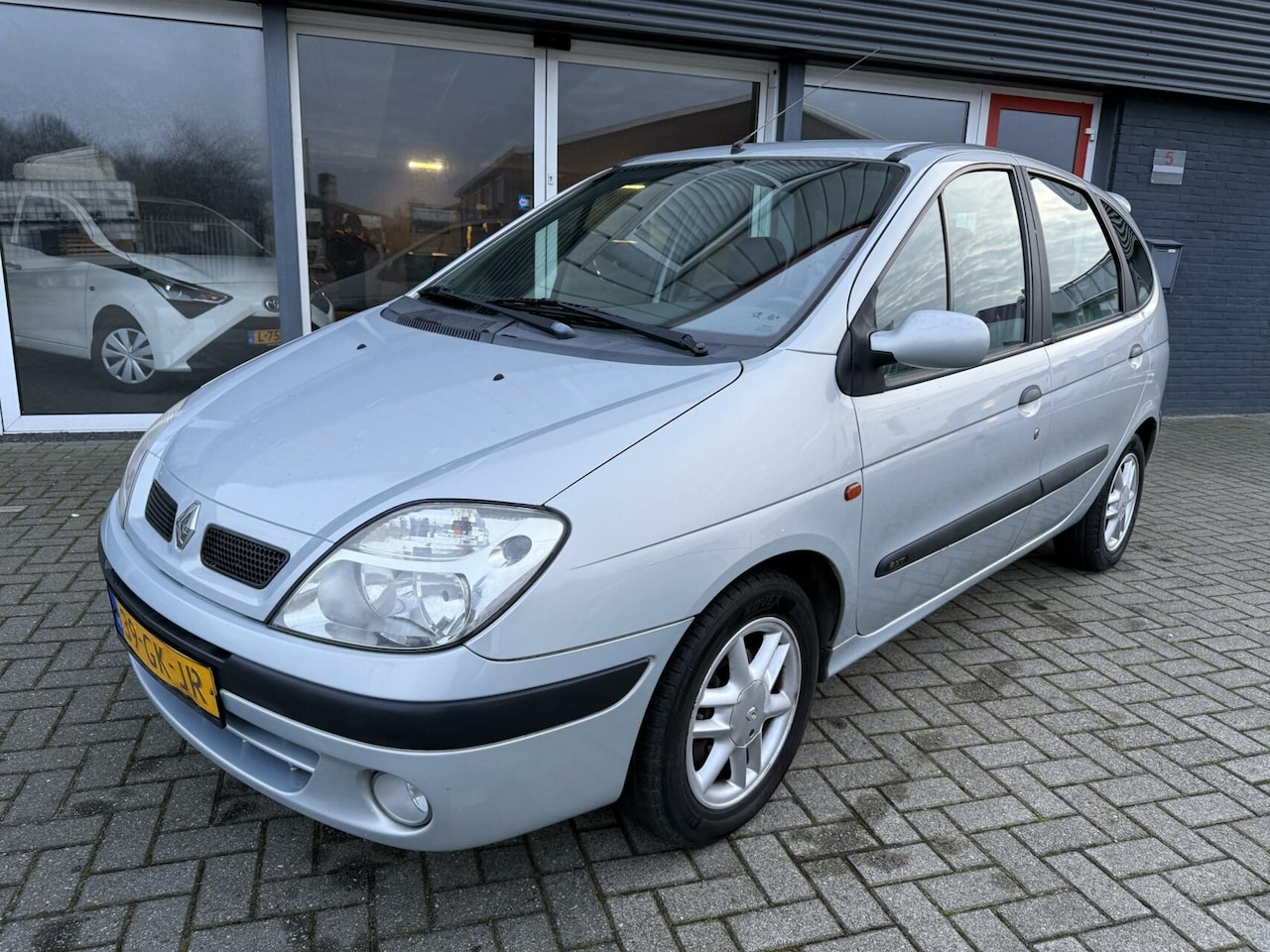 Renault Scénic - 1.8-16V RXT 1.8-16V RXT - AutoWereld.nl