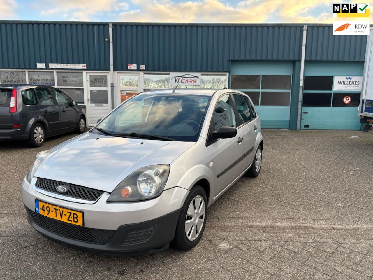 Ford Fiesta - 1.3-8V Cool & Sound / Airco / EL Ramen / Nieuwe APK / NAP / Originele Radio met AUX / - AutoWereld.nl