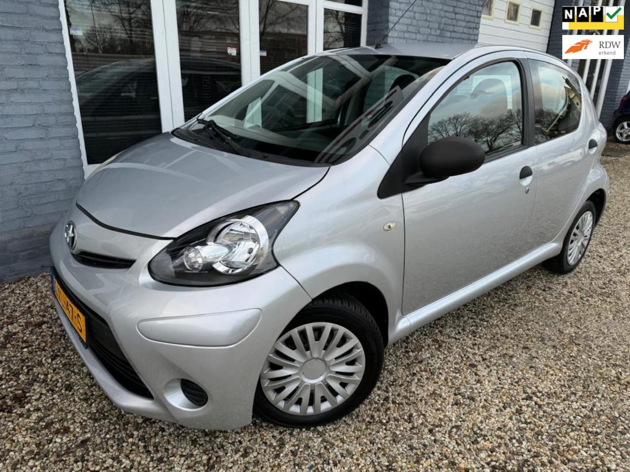 Toyota Aygo - 1.0 VVT-i Now NETTE AUTO 5 DEURS MET WEINIG ECHTE KILOMETERS !! - AutoWereld.nl