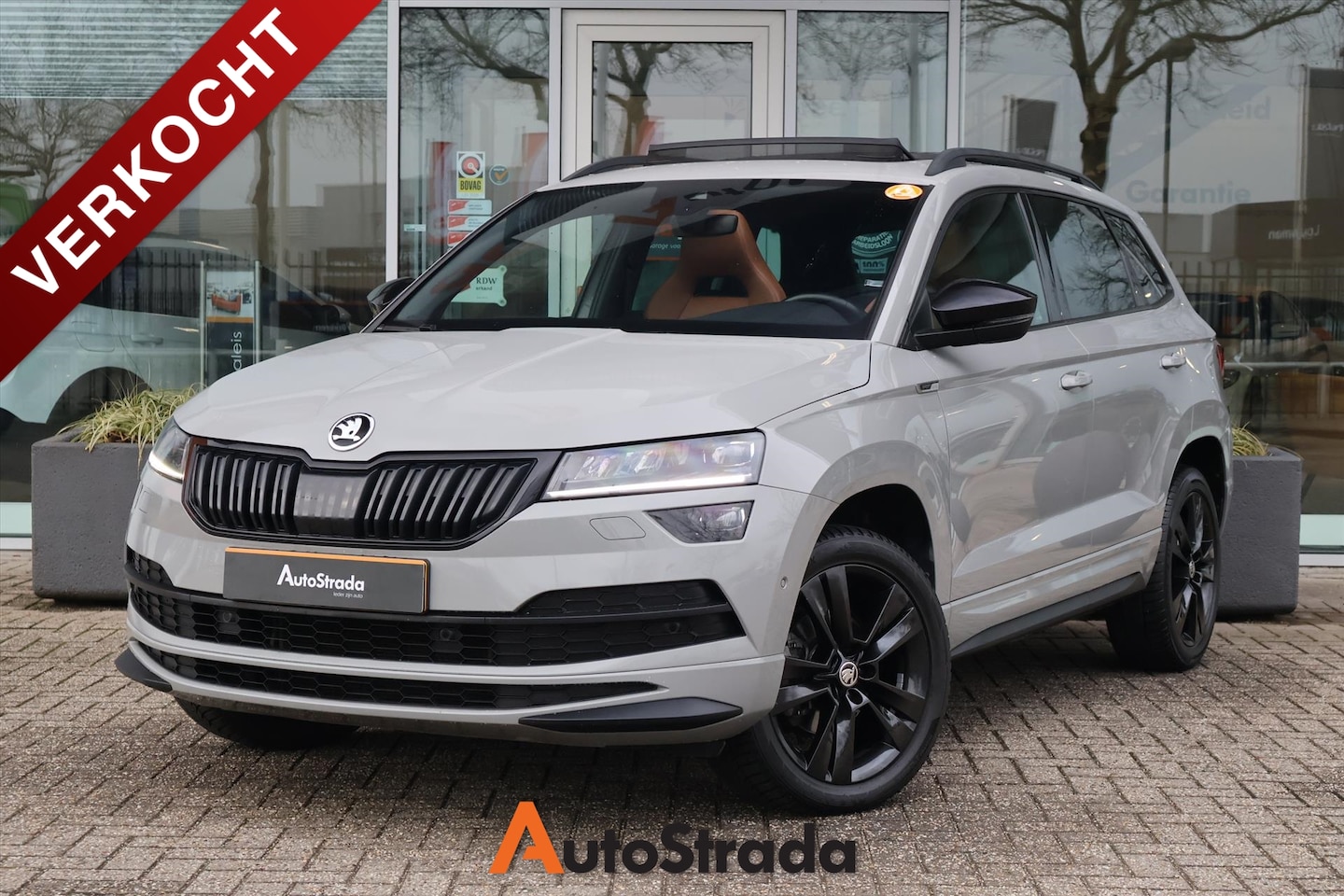 Skoda Karoq - 1.5 SportLine TSI ACT 150pk DSG | Leder | ACC | Camera | Carplay | Pano | Navi | Keyless - AutoWereld.nl