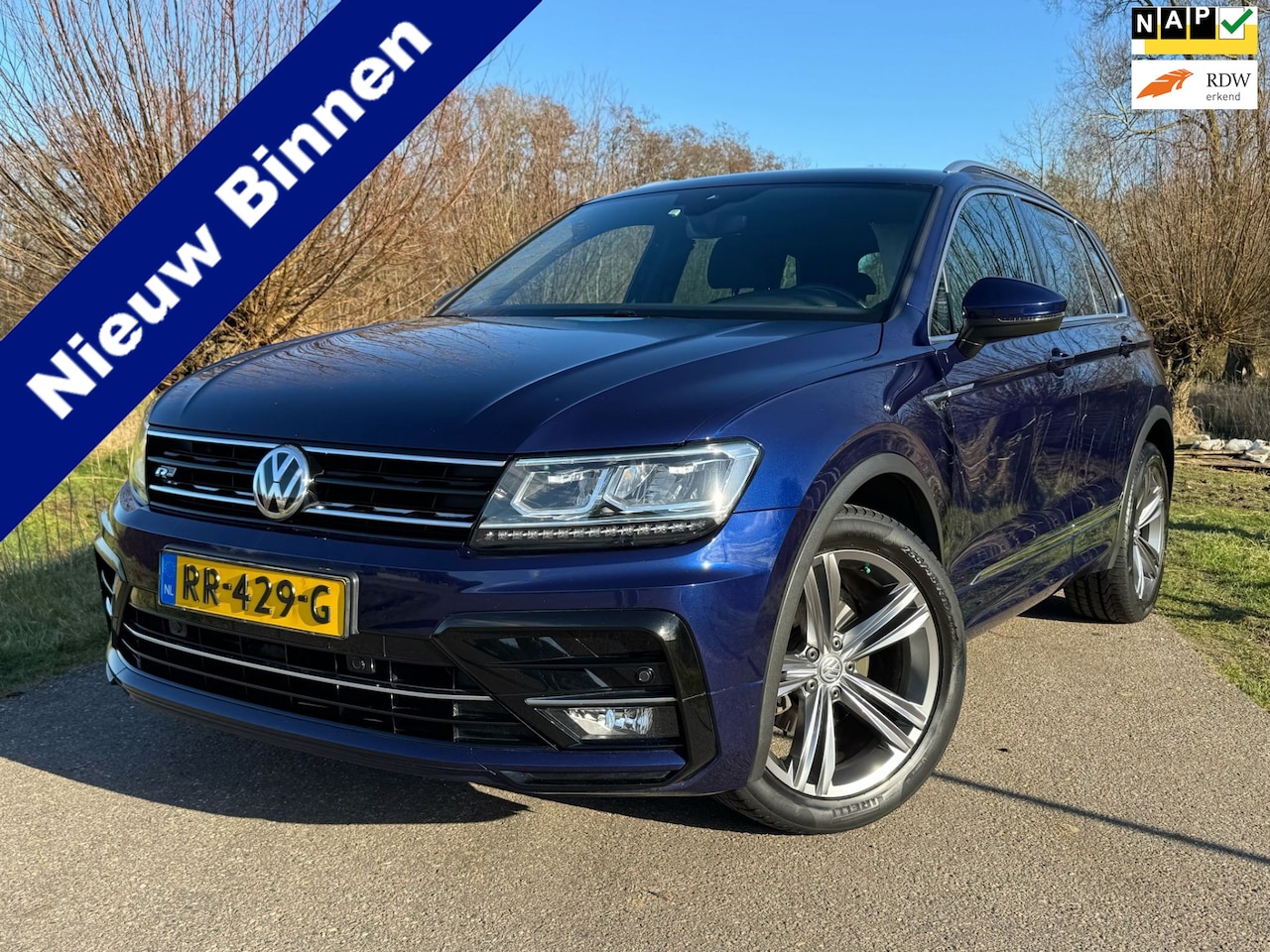 Volkswagen Tiguan - 1.4 TSI Comfortline Business R-Line / Airco / Navigatie Full Map / CC / PDC / 19"LMV / NAP - AutoWereld.nl