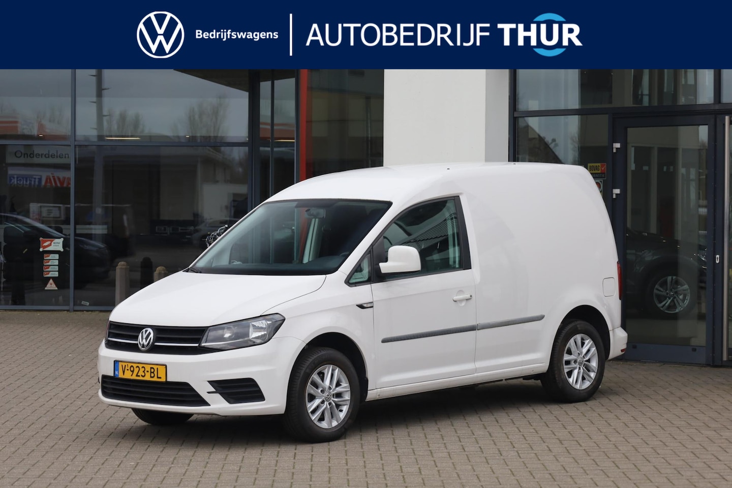 Volkswagen Caddy - 2.0 TDI L1H1 BMT Highline 2.0 TDI L1H1 BMT Highline 102PK / 75kW, Navigatie, bumpers in kleur, dichte scheidingswand - AutoWereld.nl