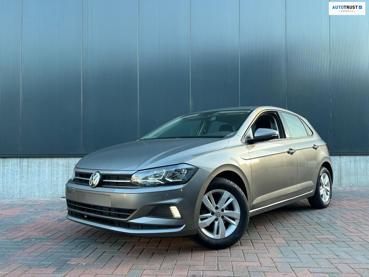 Volkswagen Polo - 1.0 MPI Comfortline Business * Cruise * Pdc * Dealer Onderhouden - AutoWereld.nl