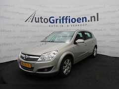 Opel Astra - 1.6 Cosmo nette 5-deurs met leer en trekhaak