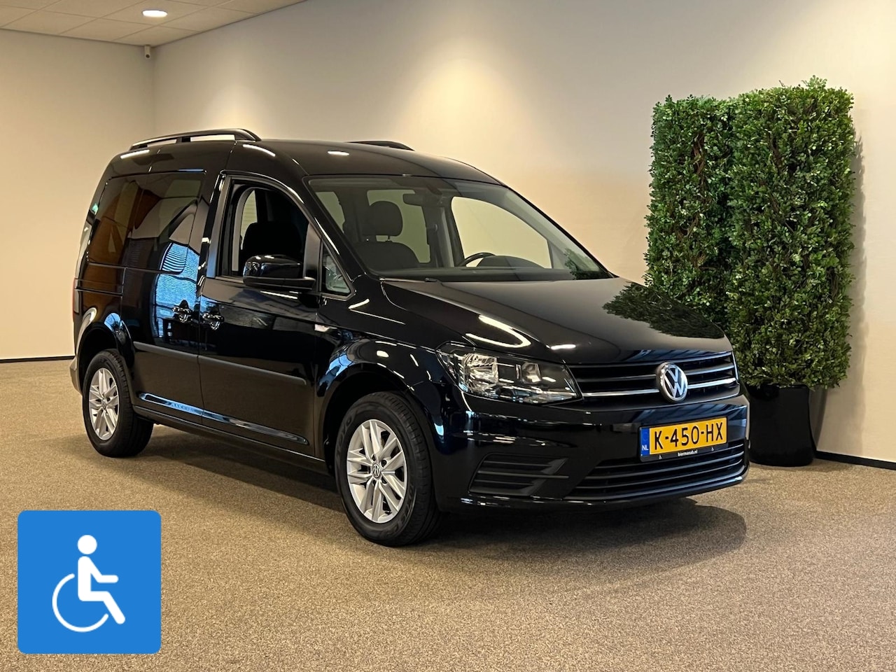 Volkswagen Caddy - Rolstoelauto + draaistoel - AutoWereld.nl