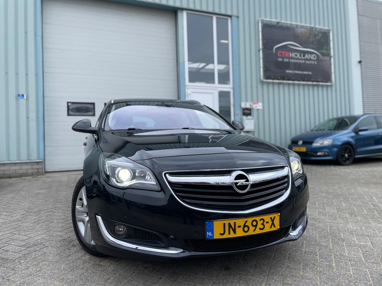 Opel Insignia Sports Tourer - 1.6 CDTI Business+ (bj 2016) XENON|LEER|STUUR/STOELVERWARMING - AutoWereld.nl