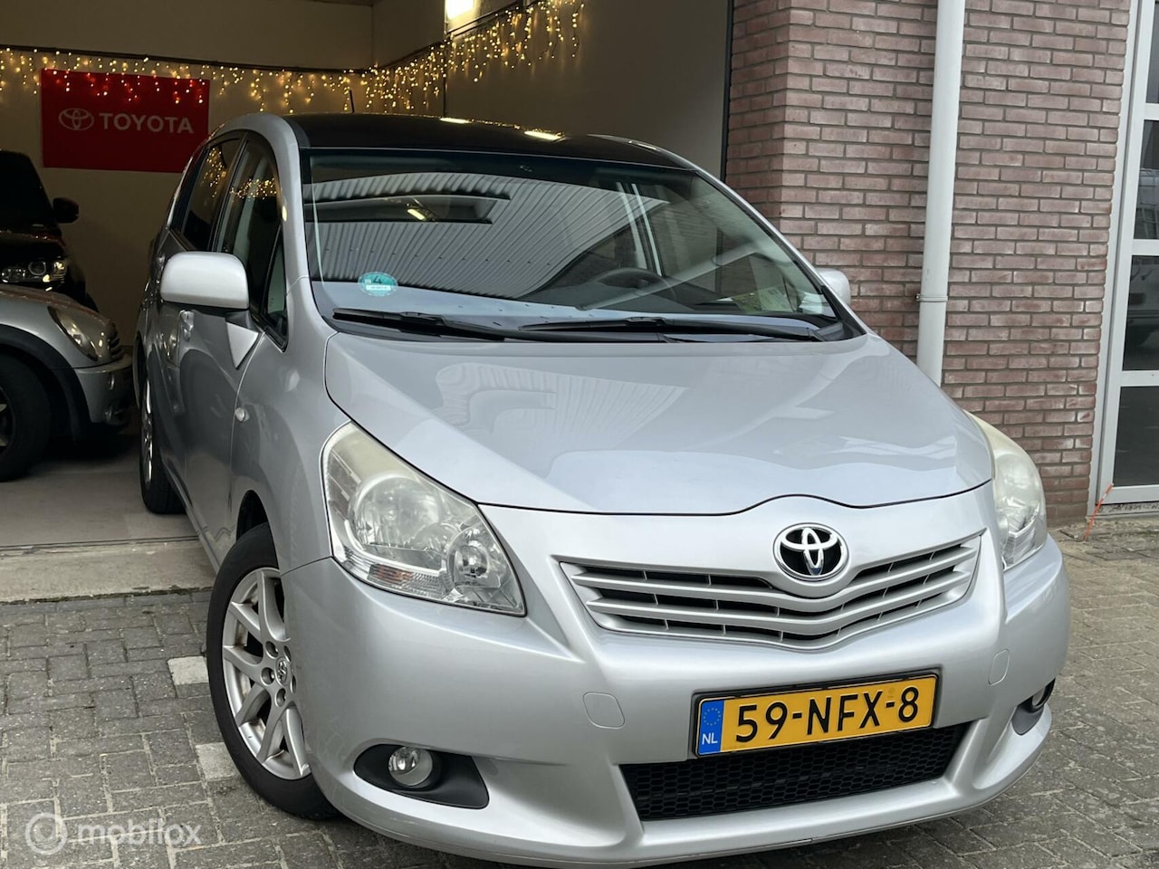 Toyota Verso - 1.8 VVT-i Business Limited Automaat Panoramadak - AutoWereld.nl