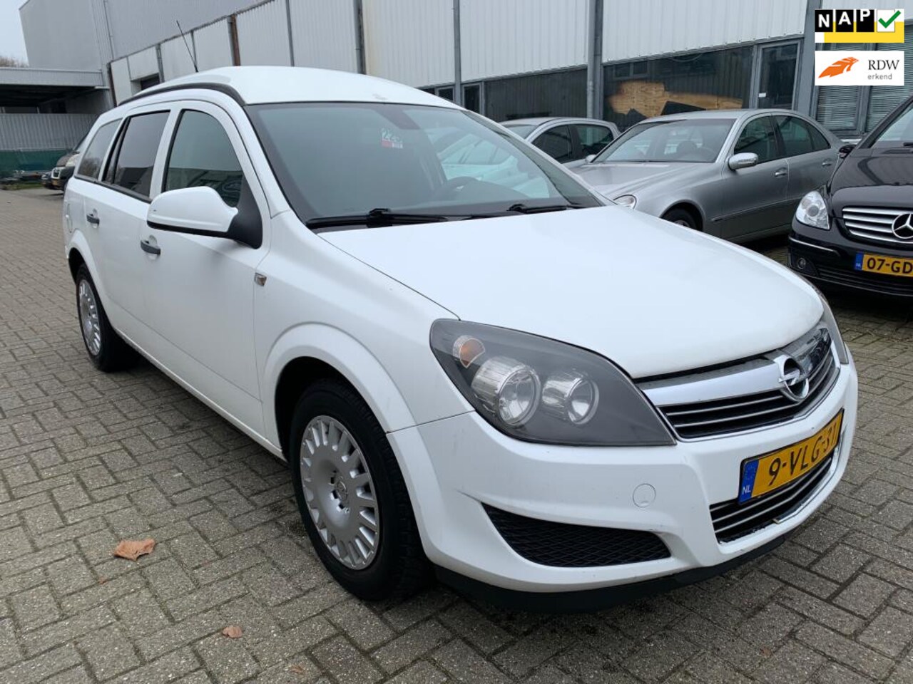 Opel Astra - 1.3 CDTi Edition Airco Cruise Control Elektr pakket Komt zo uit het werk Rijdt en schakelt - AutoWereld.nl