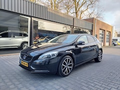 Volvo V40 - 1.6T2 Momentum1 jaar garantie Nieuwe distributieriem Navi Clima Cruise PDC Trekhaak Regens