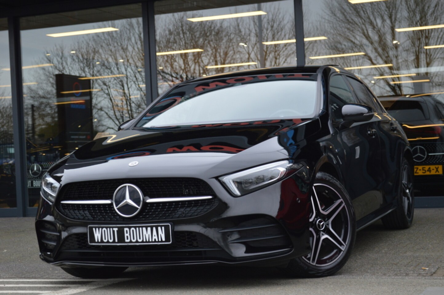 Mercedes-Benz A-klasse - 250 e AMG Led Panorama Widescreen Sfeer Camera Night CarPlay Pdc - AutoWereld.nl