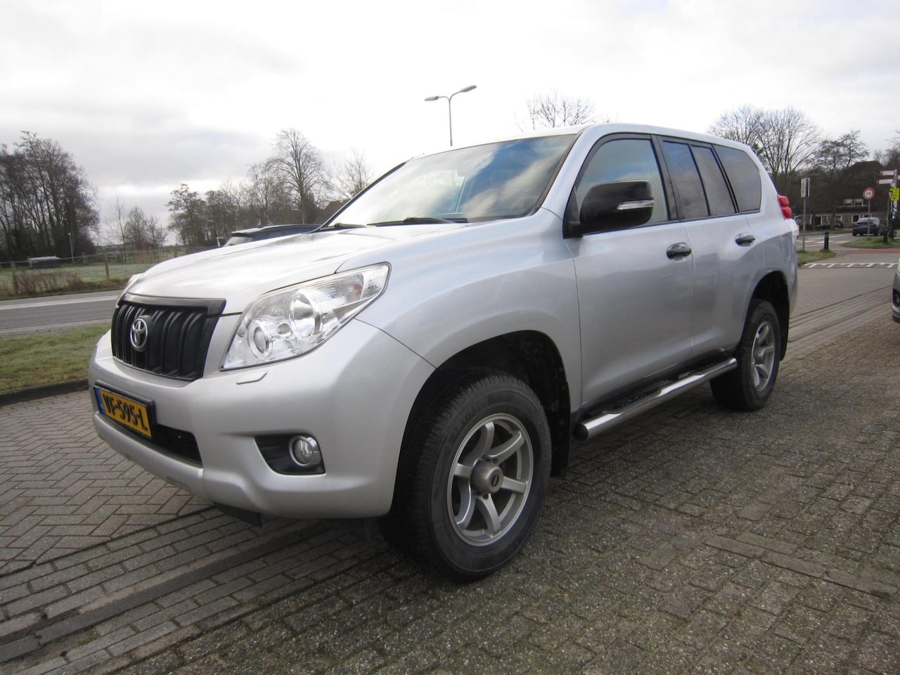 Toyota Land Cruiser - 3.0 D-4D-F LX High Roof Window Van 3.0 D-4D-F LX High Roof Window Van - AutoWereld.nl