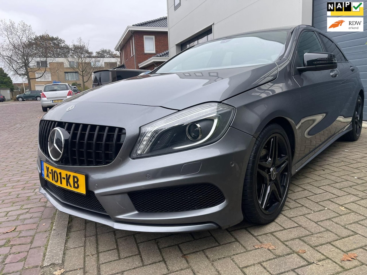 Mercedes-Benz A-klasse - 180 Ambition/Pano/AMG/Camera/Carplay/Navi/PDC/Cruise-c/Climate-c - AutoWereld.nl