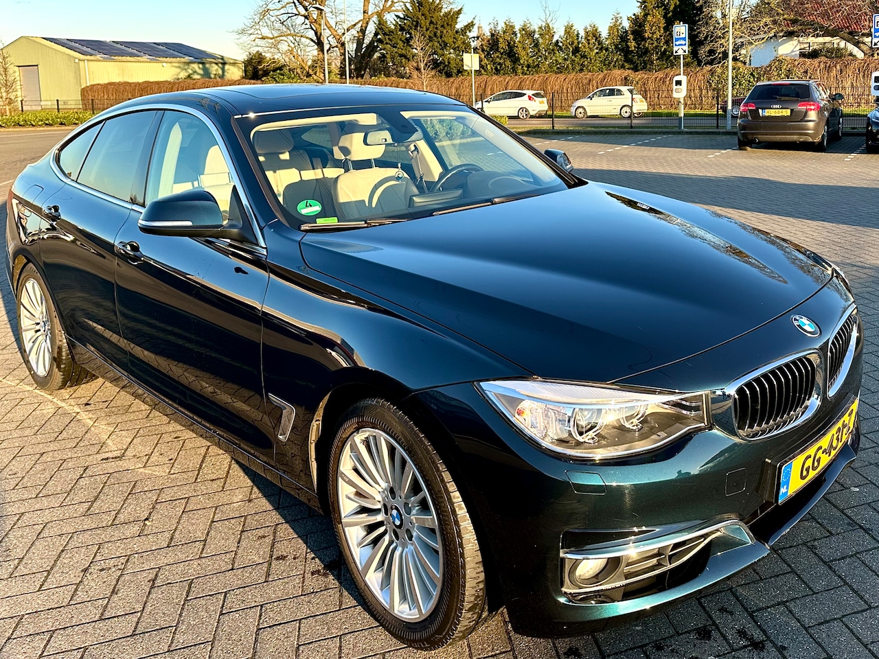 BMW 3-serie Gran Turismo - 320i High Executive Zeer mooie aparte kleur blauw - AutoWereld.nl