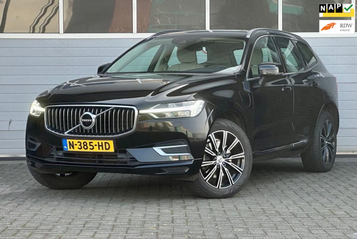 Volvo XC60 - 2.0 T8 Twin Engine AWD Inscription 12mnd garantie - AutoWereld.nl