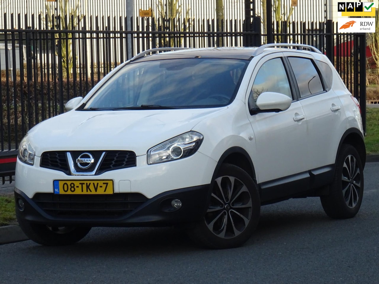 Nissan Qashqai - 1.6 dCi NAP/PANORAMADAK/NAVI/360-CAMERA/APK - AutoWereld.nl