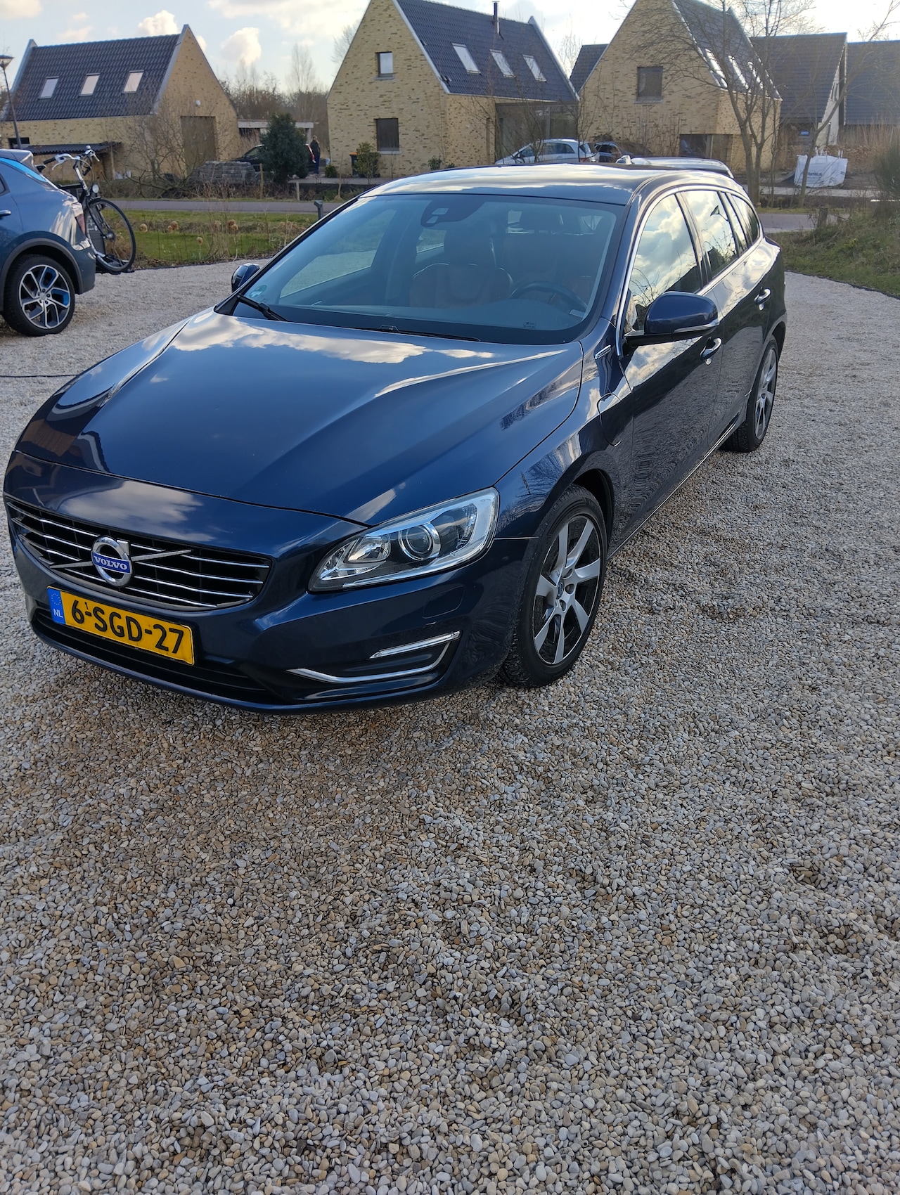 Volvo V60 - 2.4 D6 AWD Plug-In Hybrid Summum - AutoWereld.nl