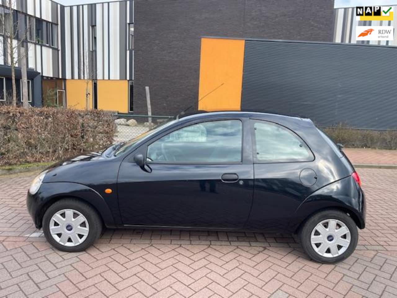 Ford Ka - 1.3 Cool & Sound Airco, Centraal vergrendeling. - AutoWereld.nl